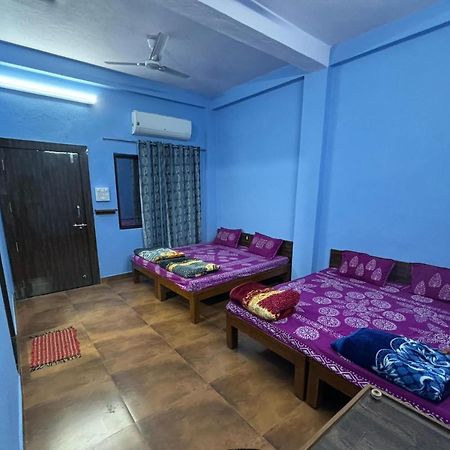 Hotel Shri Kunj Uddzsaín Kültér fotó