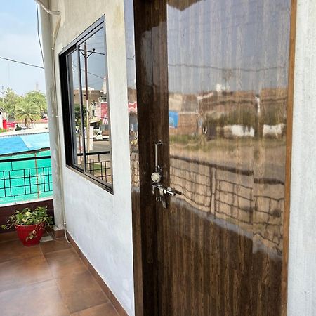 Hotel Shri Kunj Uddzsaín Kültér fotó