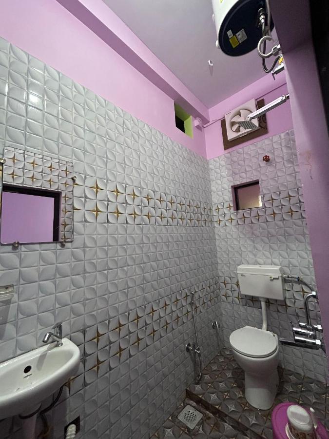 Hotel Shri Kunj Uddzsaín Kültér fotó