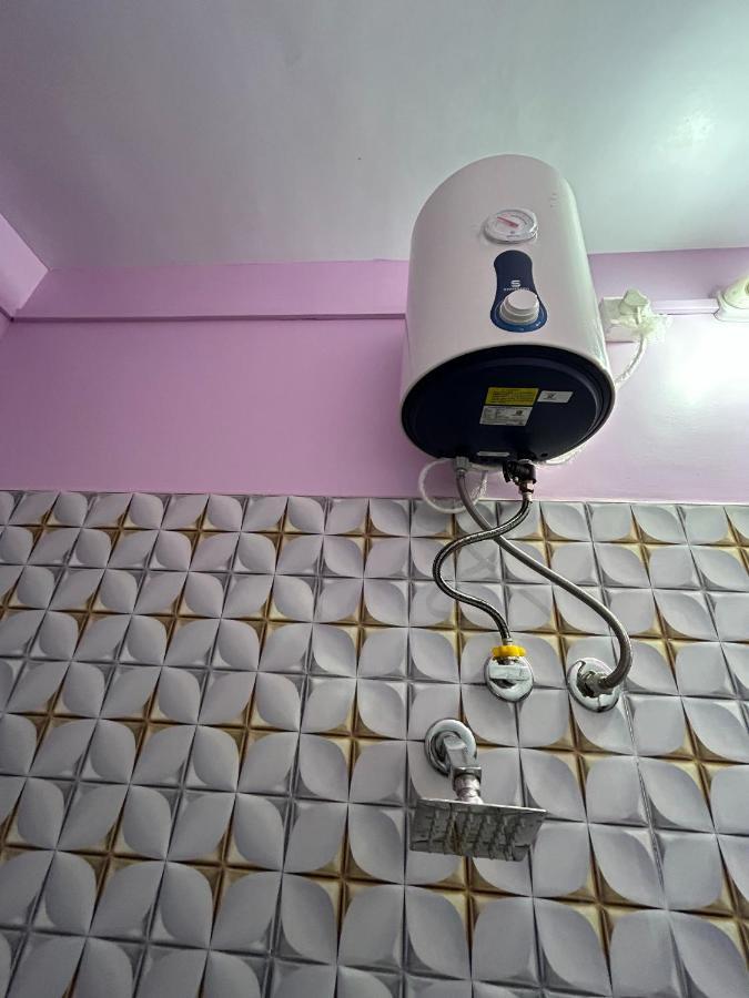 Hotel Shri Kunj Uddzsaín Kültér fotó